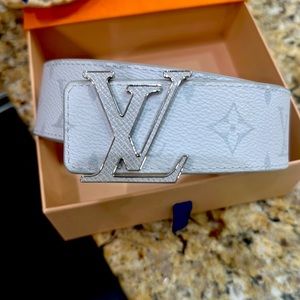 Authentic Louis Vuitton Initiales 40MM Reversible Belt